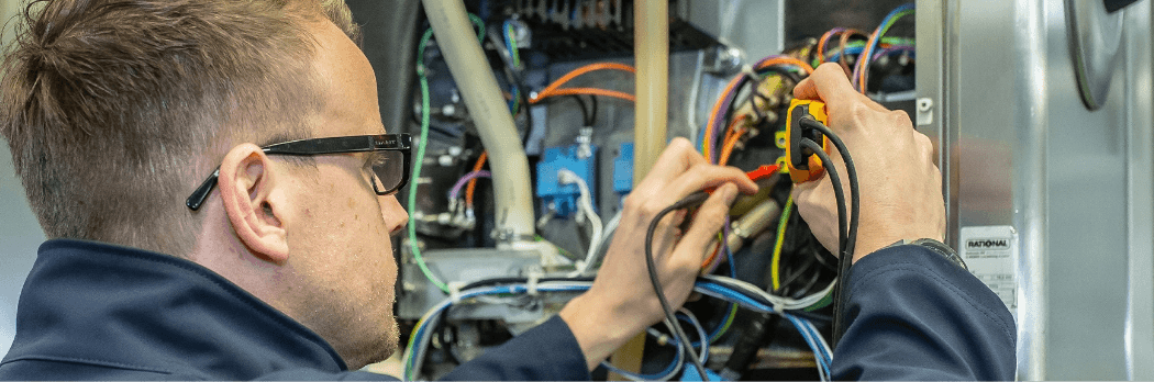 midlands-header-services-service-maintenance-male