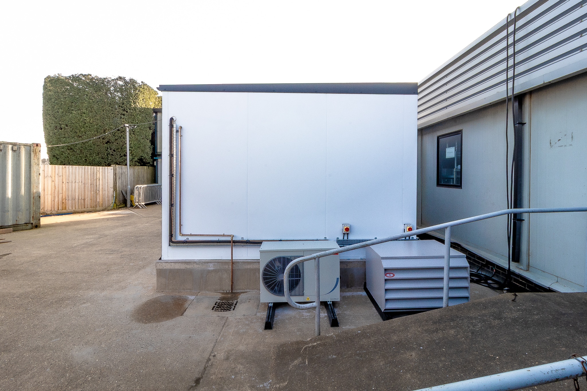 silverstone-cold-room-back