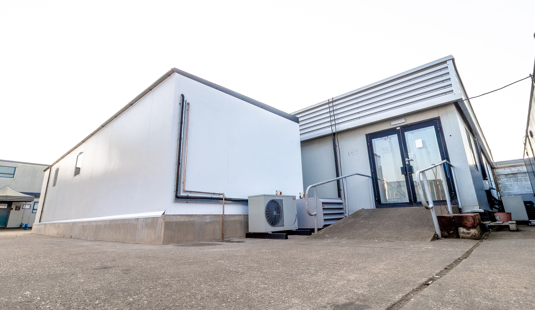 silverstone-cold-room-outside